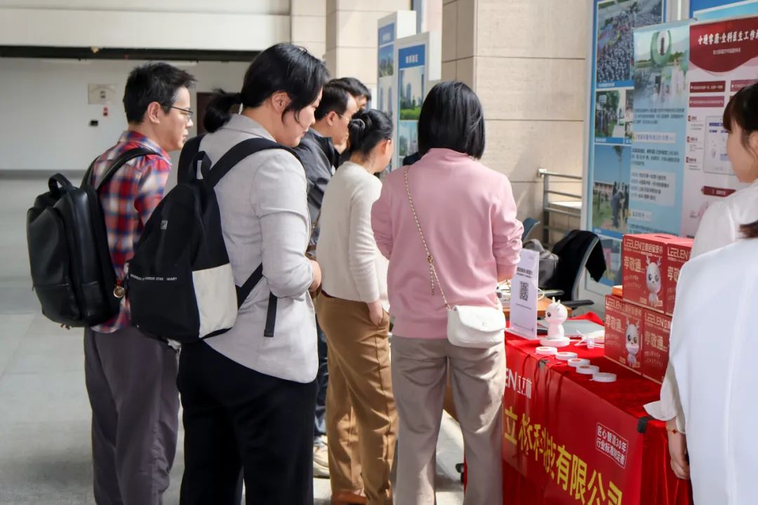 1745310673.jpg 4.jpg