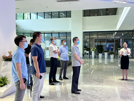 1658823846129491.jpg 鵬城實驗室老師一行參觀深圳灣科技生態園展廳w.jpg