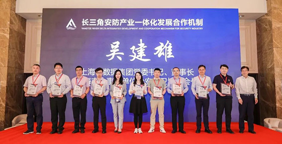 1684893337844412.jpg 5特邀顧問頒發(fā)聘書w.jpg