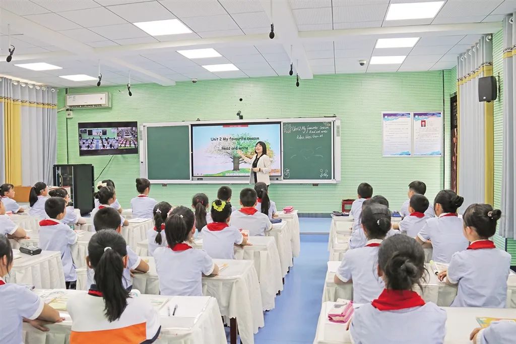 城關(guān)二小與中池小學(xué)、曾溪小學(xué)開(kāi)展互動(dòng)課堂.jpg 城關(guān)二小與中池小學(xué)、曾溪小學(xué)開(kāi)展互動(dòng)課堂.jpg