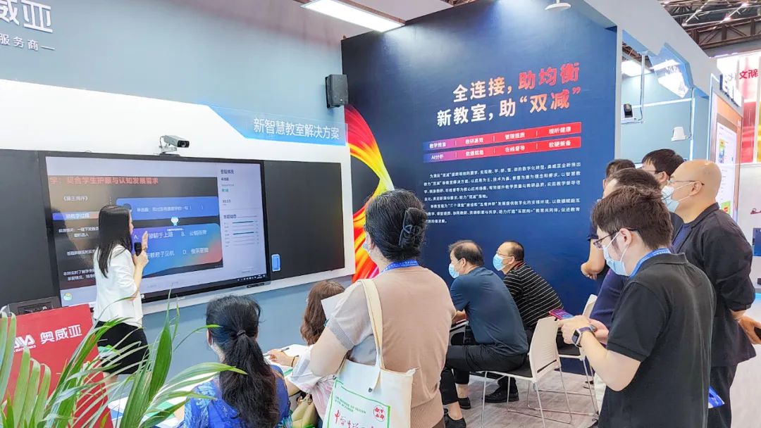 新教室亮相.jpg 新教室亮相.jpg