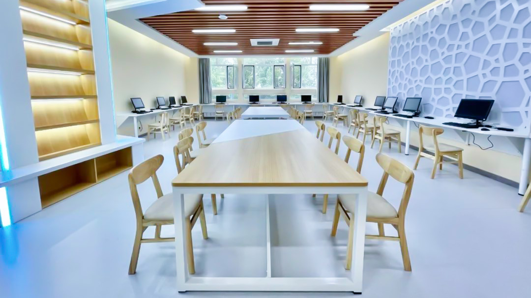 天津醫(yī)學(xué)高等專科學(xué)校電子閱覽室.jpg 天津醫(yī)學(xué)高等專科學(xué)校電子閱覽室.jpg