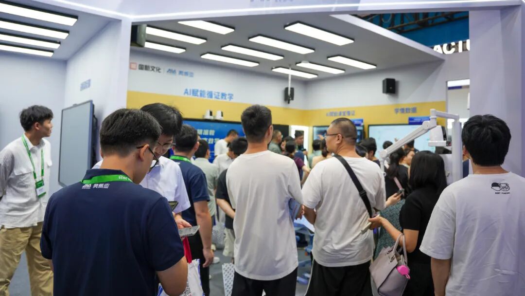奧威亞AI+教育方案亞教展 “出圈”：人工智能助力教育引關(guān)注，國(guó)內(nèi)外需求高漲